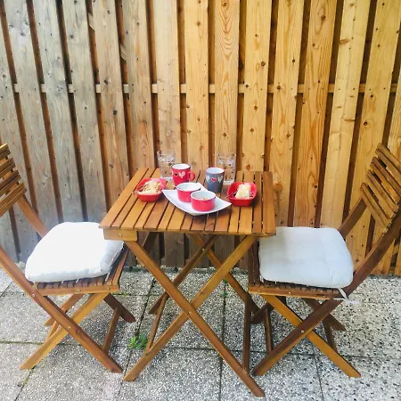 Vall's Apartment- By Slopes Apartman *