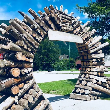 Vall's Apartment- By Slopes Apartman *